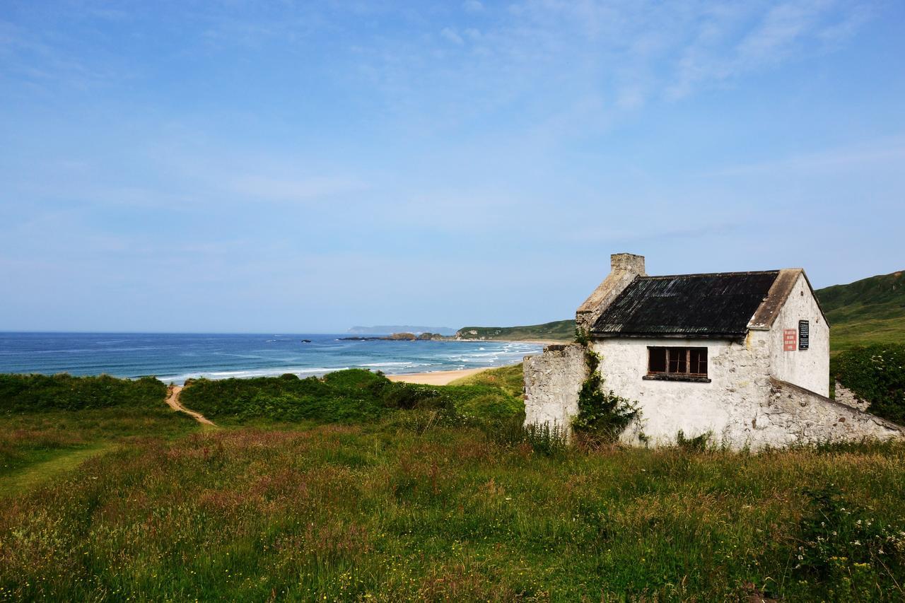 White Park Bay Youth Hostel Баллинтой Экстерьер фото
