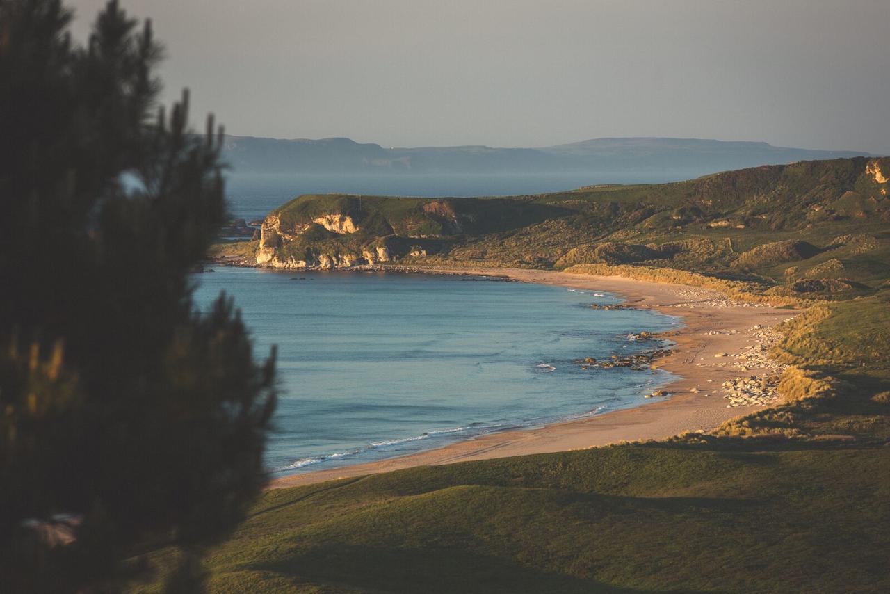 White Park Bay Youth Hostel Баллинтой Экстерьер фото